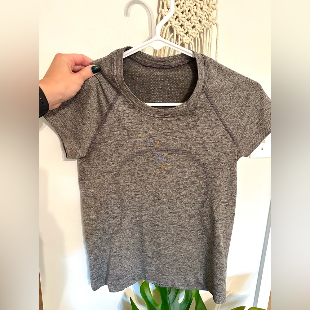 Swiftly tech 2.0 size 4 race length short sleeve